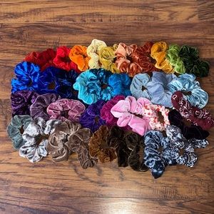 BUNDLE OF SCRUNCHIES